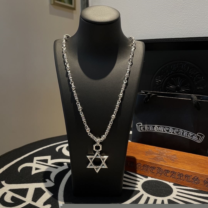 Ch**me He**ts necklaces